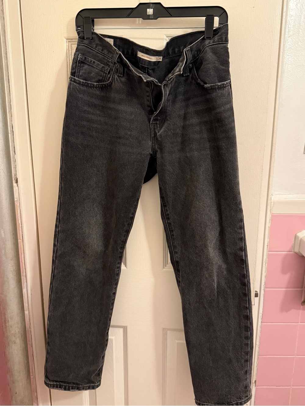 Women’s Black Levi’s Middy Straight Jeans